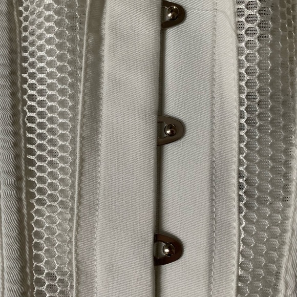 White Corset 💕❤️🤩 - Picture 5 of 8